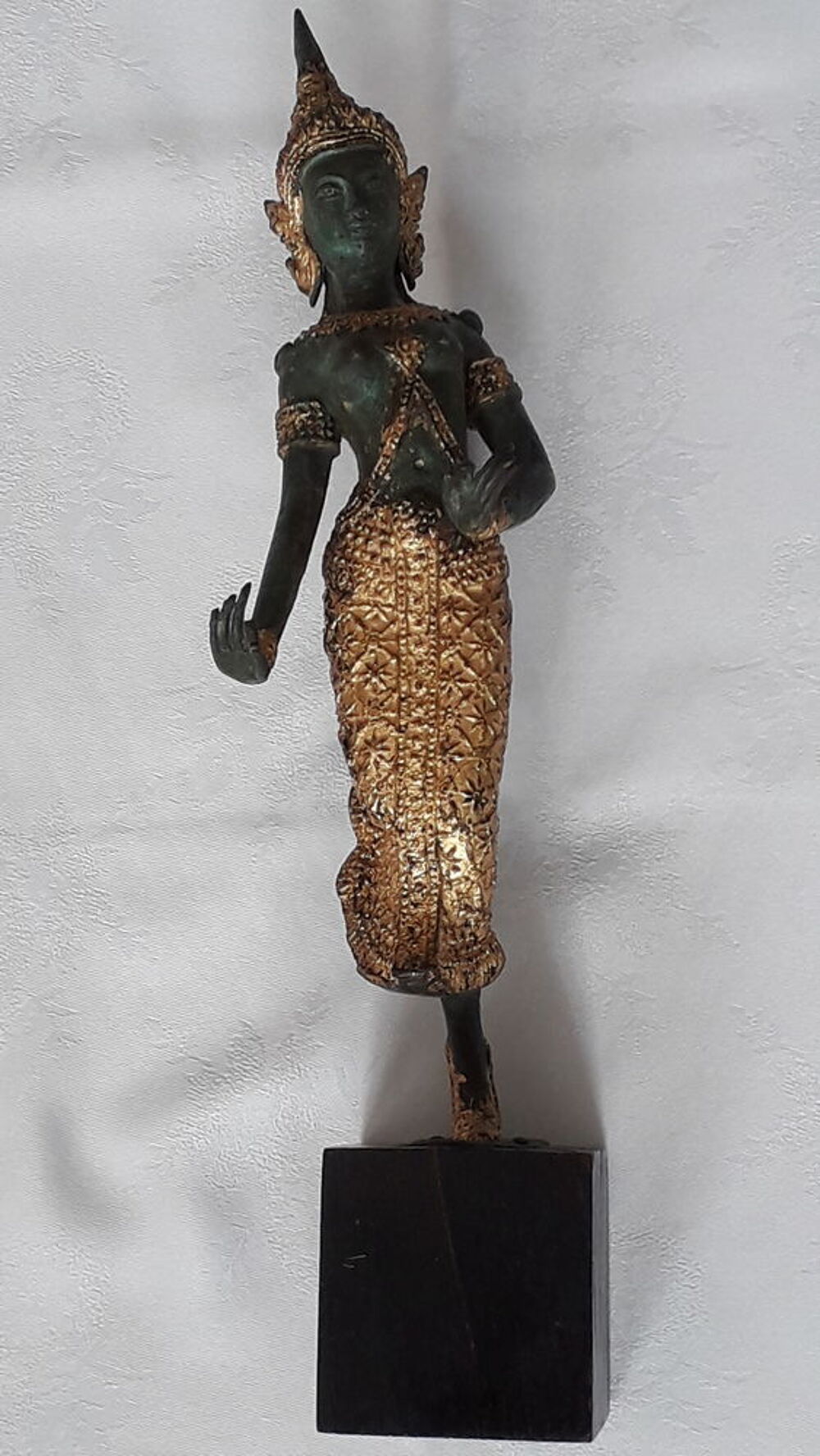 Statue danseuse tha&iuml;landaise
Décoration