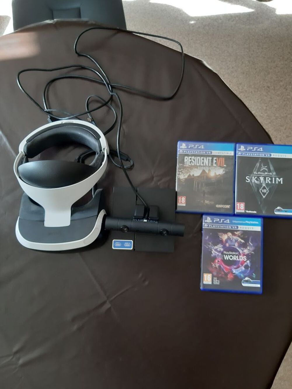 Casque VR ps4 + jeux Consoles et jeux vidéos
