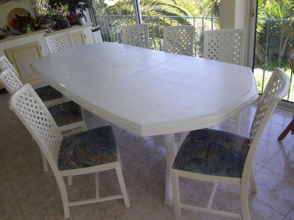 table de salle &agrave; manger ,chaises Meubles