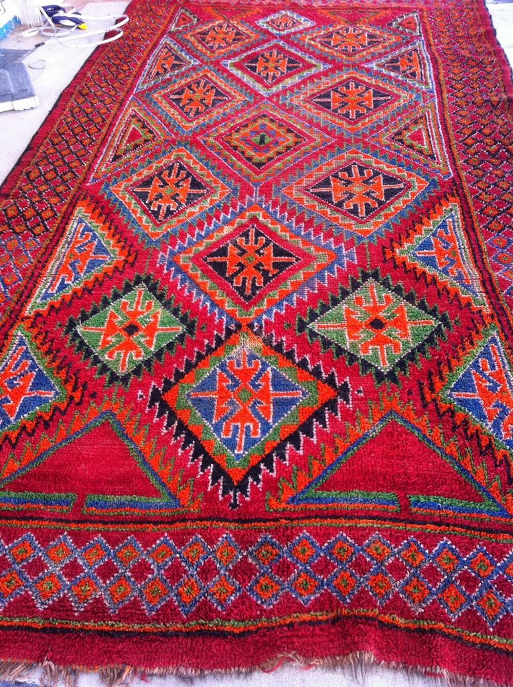 Tapis tr&egrave;s ancien en laine de mouton et laine de dromadaire. Décoration