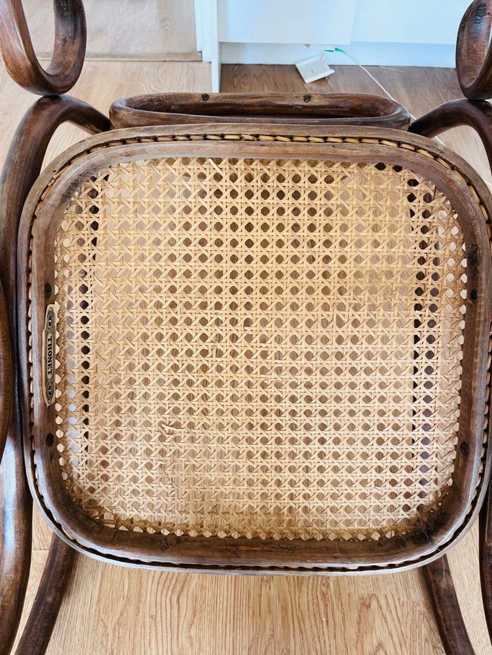 Rocking-chair Thonet bentwood ancien, cannage refait Meubles