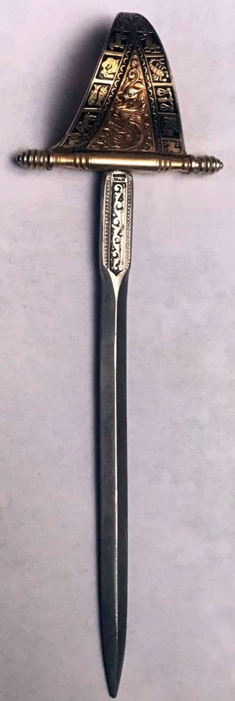Anciens Vintage joli Ouvre Lettre / Coupe Papier Forme D'&Eacute;p&eacute; 