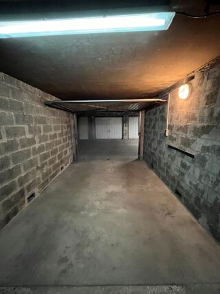  Parking / Garage à louer 13 m²