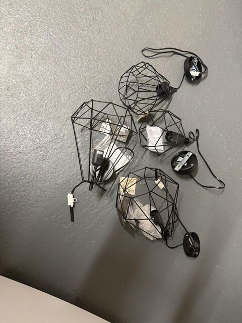 LOT DE 4 SUSPENSIONS METALLIQUES NOIRES  INDUSTRIEL NEUVES Bourg-en-Bresse (01)