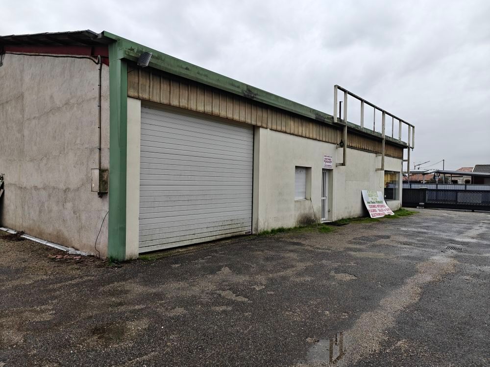 Location Atelier Local Commercial 170 m² proche commerces. Lafox