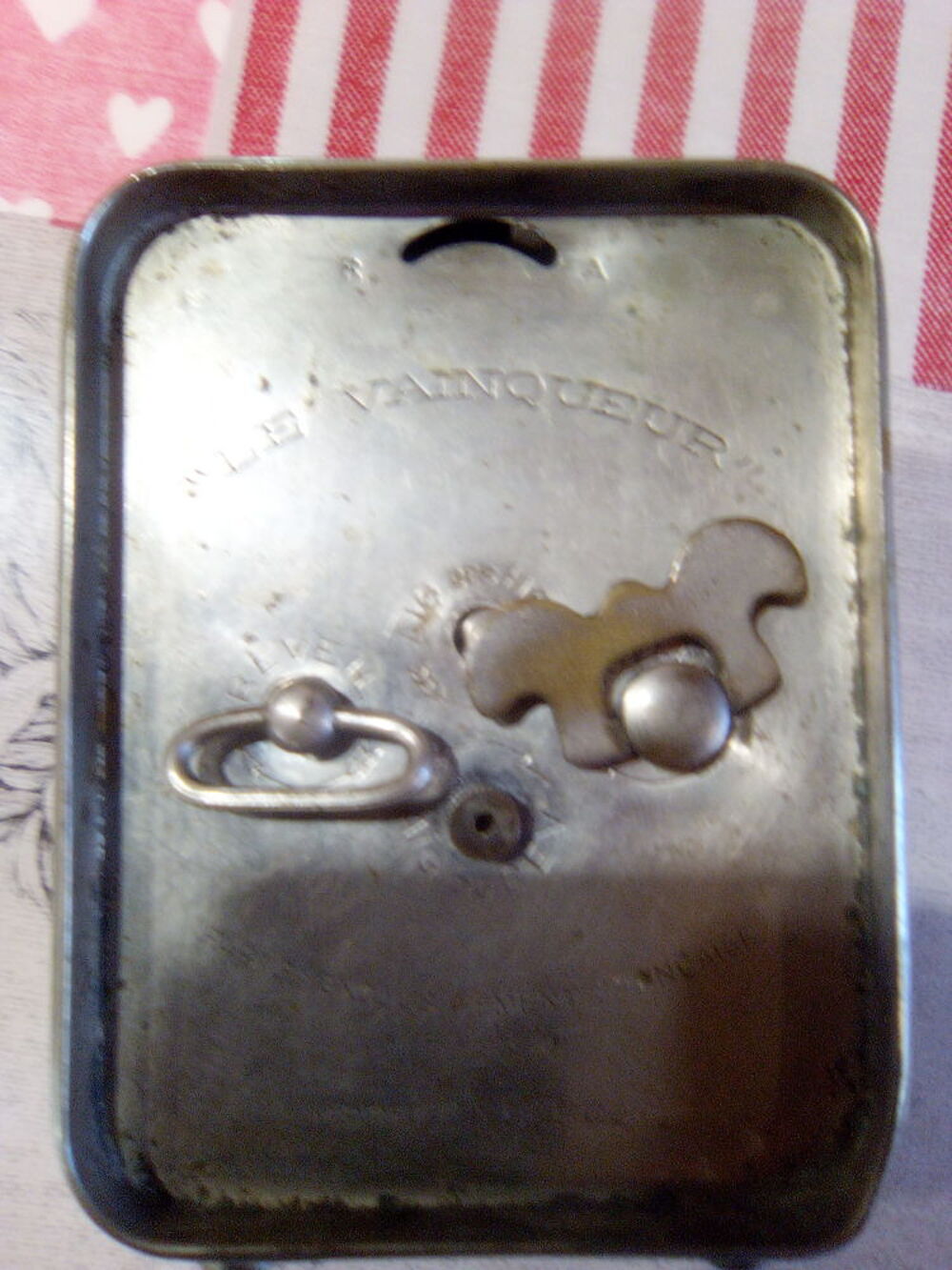 Pendule m&eacute;canique Le vainqueur ann&eacute;es 30,40 