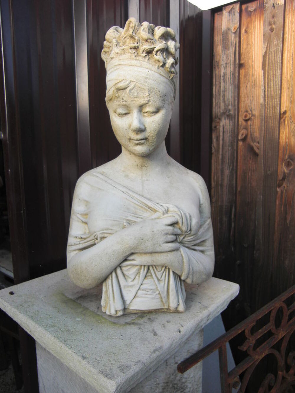 Statue Buste en pierre, Décoration