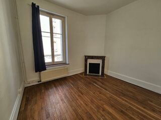  Appartement à louer 3 pièces 679 m²