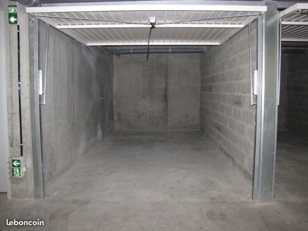 Location Parking/Garage Garage sécurisé sous vidéo-surveillance Mairie de Lyon 8 Lyon 8