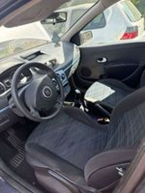 Clio III Clio 1.2 16V 75 Confort Dynamique 2008 occasion 28480 Chassant