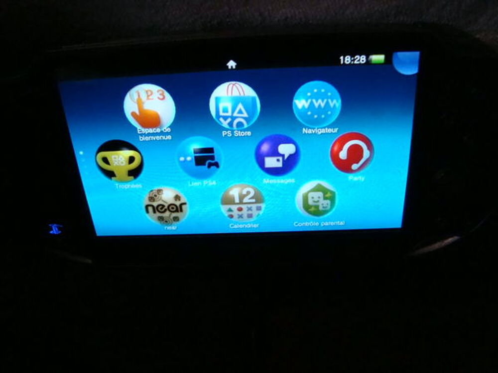 psvita avec 6 jeux Consoles et jeux vid�os