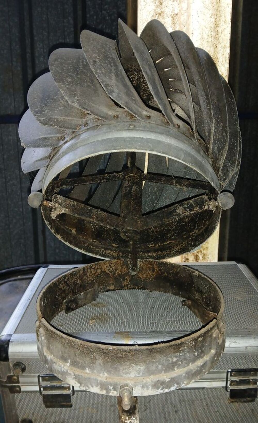 Extracteur de fum&eacute;es &eacute;olien - Mitre rotative. Bricolage