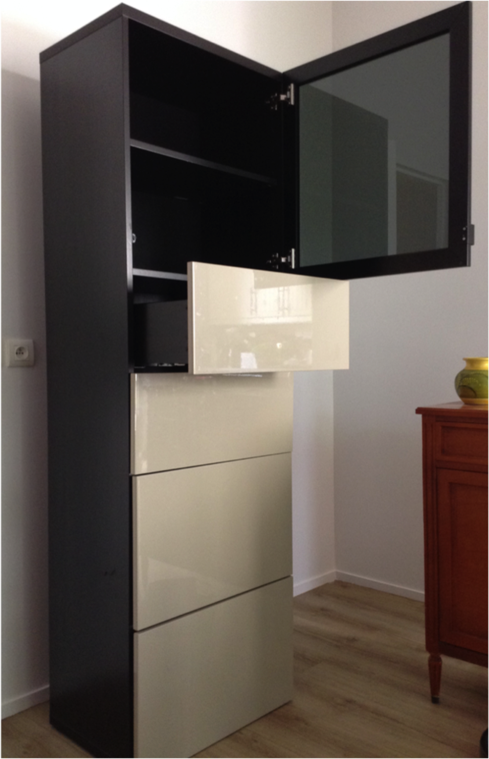 2 meubles de rangement - Porte vitr&eacute;e teint&eacute;e 
Meubles