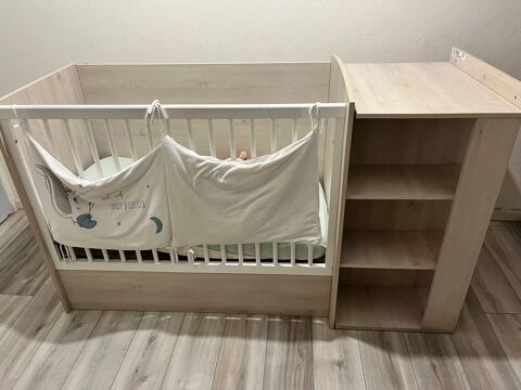 Lit b�b� combin� avec table � langer et rangement. 100 Sainte-Marie (97)