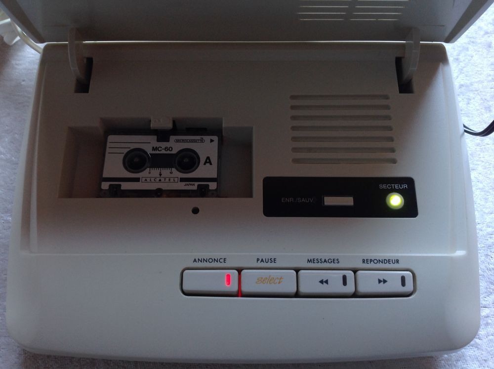 ALCATEL 2052 R&Eacute;PONDEUR ENREGISTREUR+NOTICE
T�l�phones et tablettes