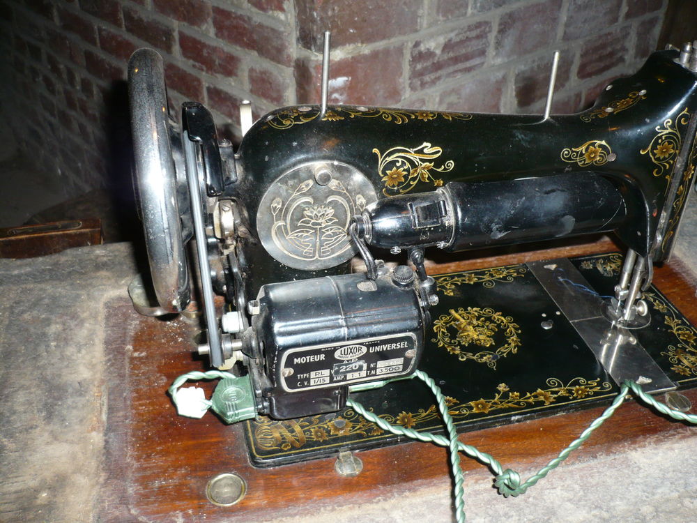 machine a coudre Vintage ann&eacute;es 20/50 