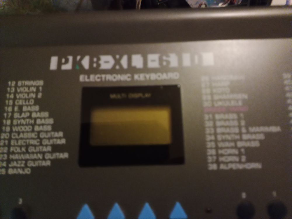 Clavier synth&eacute;tiseur, sur pied Instruments de musique