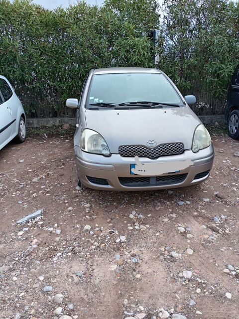 Toyota yaris 65 VVT-i Lin&eacute;a Luna