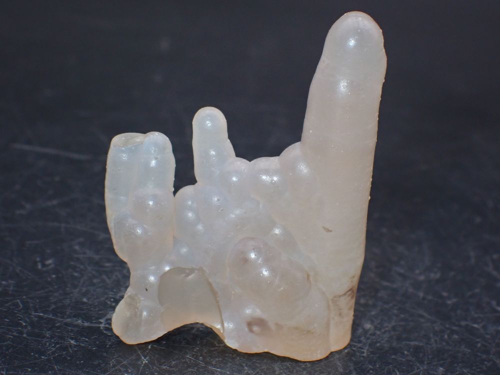 Calc&eacute;doine Stalactite translucide , Fluorescence sous UV lon 