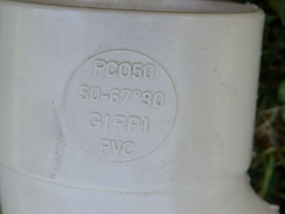 Coude PVC diam&egrave;tre 50 &agrave; 67&deg;30 SABLE Male Femelle TBE Bricolage
