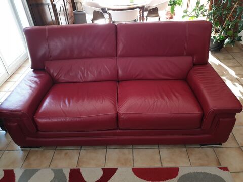 Canap 3 places en cuir de buffle rouge Chteau d'Ax. 350 Saint-Raphal (83)