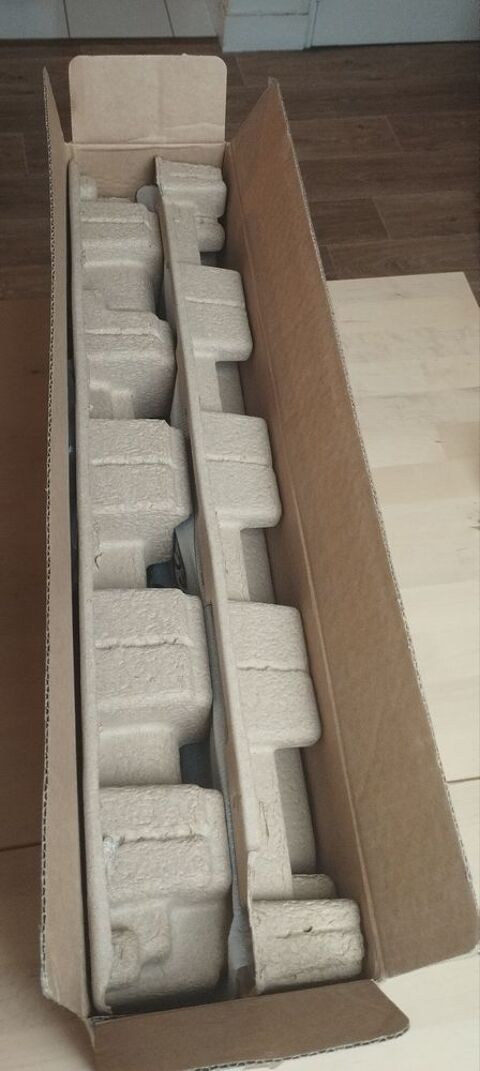 d'un �cran FHD Monitor HP V24e 300 Paris 9 (75)