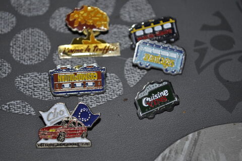 Petit lot de pin's 5 Perreuil (71)