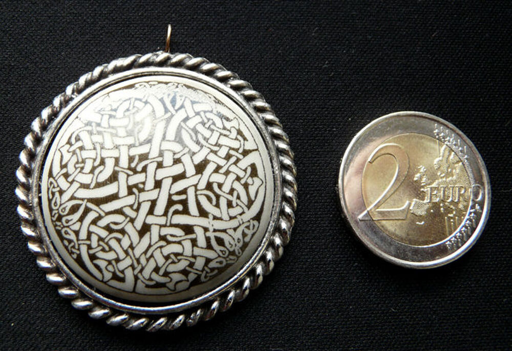 Pendentif de Style Celtique Nordique en Pierre et M&eacute;tal Bijoux et montres