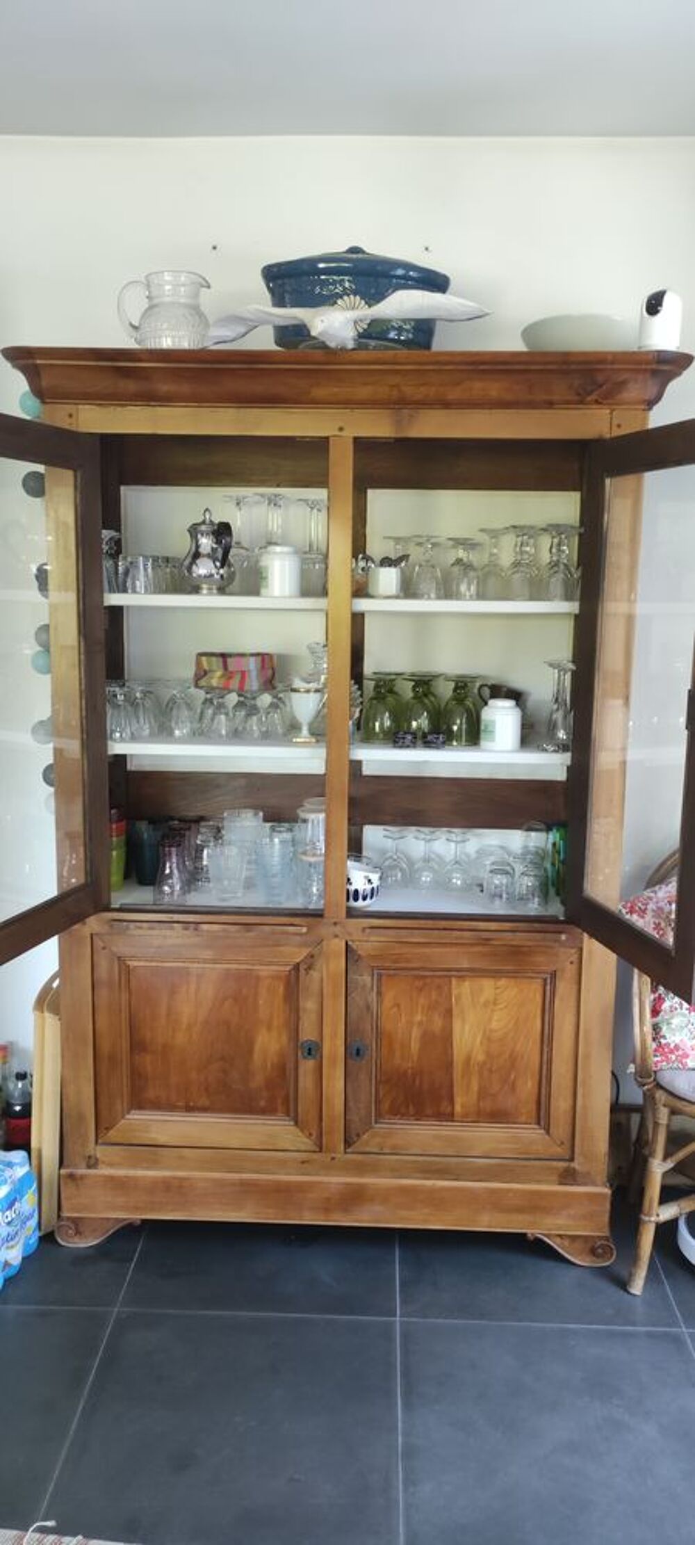 vitrine bon &eacute;tat, disponible dans le Var &agrave; Sanary s Meubles