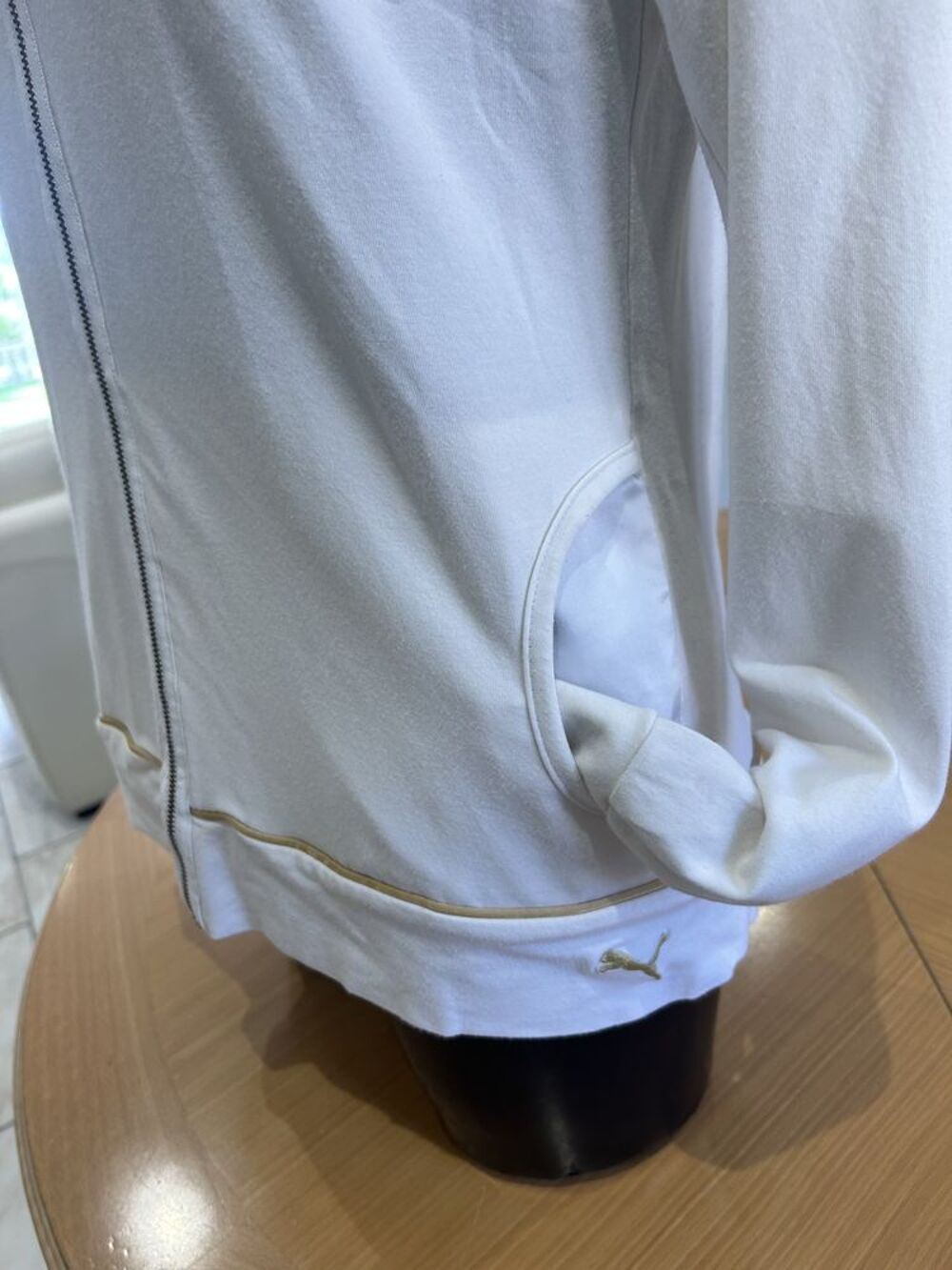 BLOUSON SPORT A CAPUCHE MARQUE PUMA BLANC Vêtements