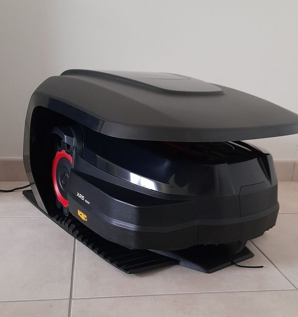 TONDEUSE robotis&eacute;e autonome FERRARI Jardin