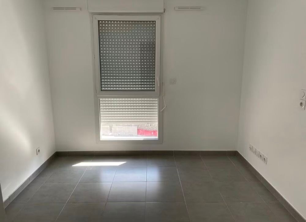 Location Appartement Studio avec terrasse et places de parking sous-sol Roquevaire