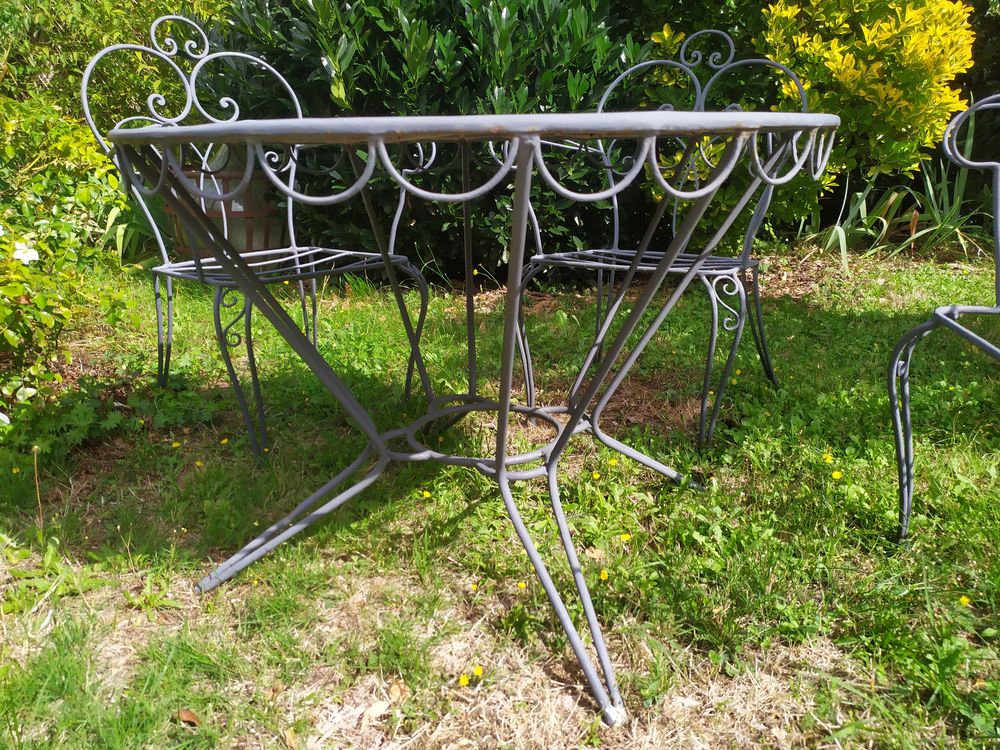 Beau salon de jardin en ferronnerie r&eacute;tro Meubles
