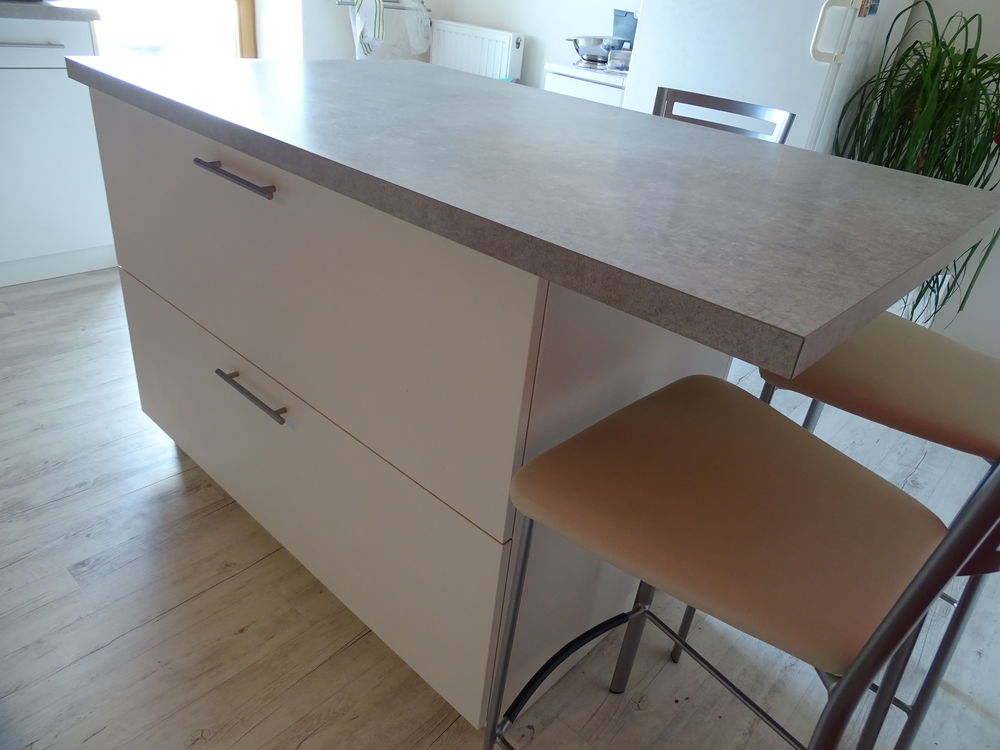 &Icirc;lot central cuisine Schmidt avec 3 tabourets Meubles