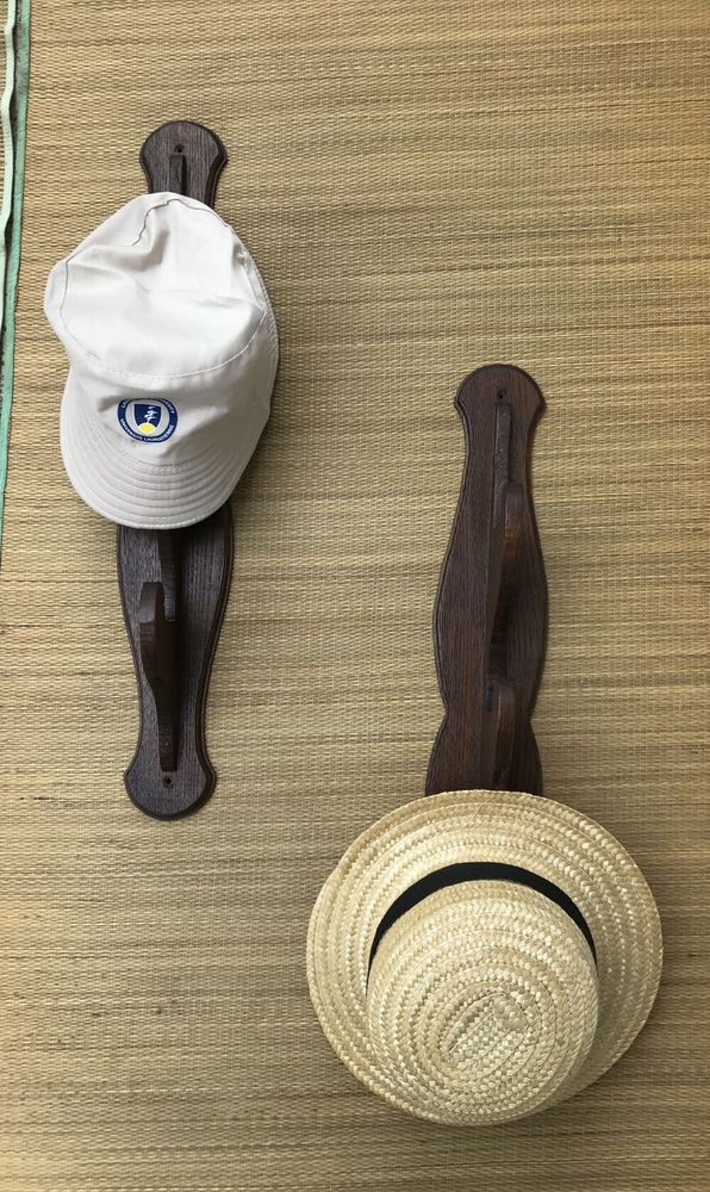 2 supports en bois anciens portes fusils Décoration