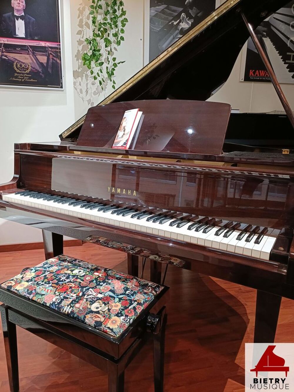 Superbe piano &agrave; queue d'occasion Yamaha G1 Acajou Instruments de musique