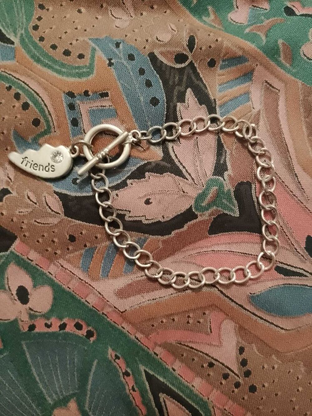 bracelet en m&eacute;tal argent&eacute; friends enfants. Bijoux et montres