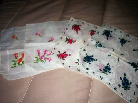 LOT DE 4 MOUCHOIRS FANTAISIES 2 Villiers (86)