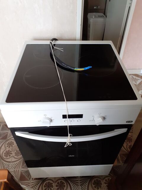 cuisini�re FAURE vitroc�ramique 380 �chirolles (38)