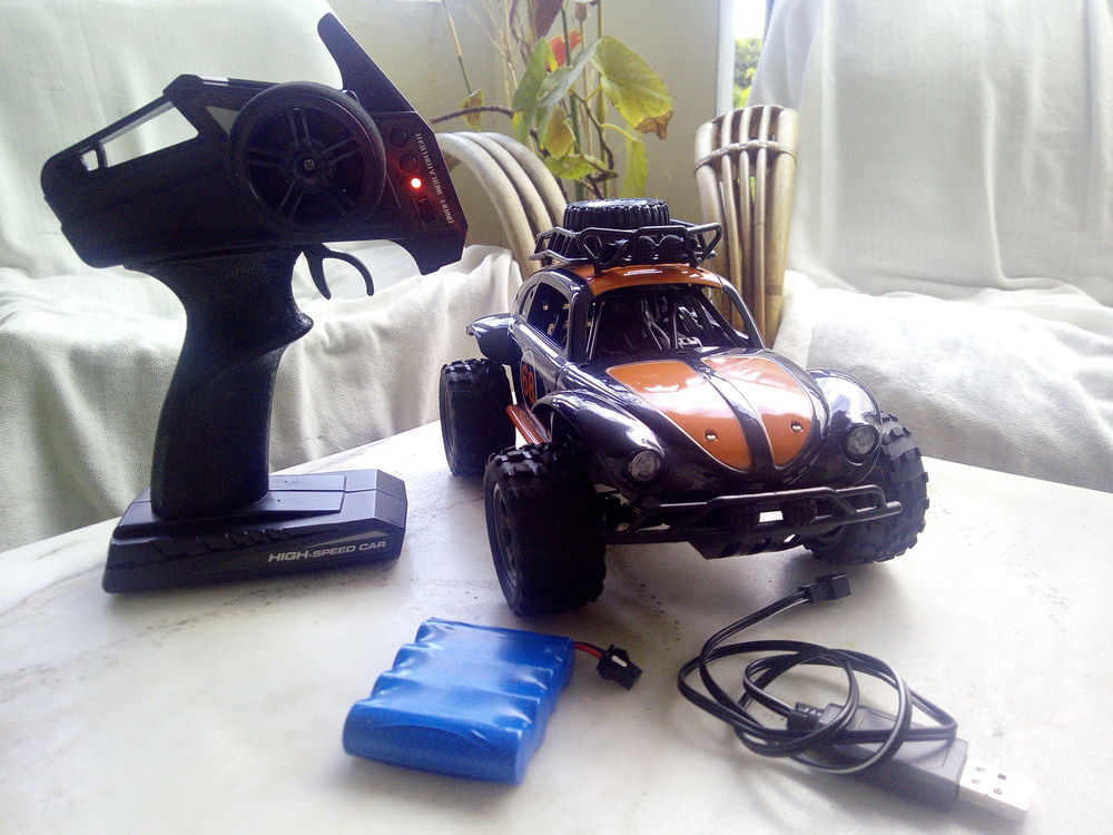 Voiture coccinelle Jeux / jouets