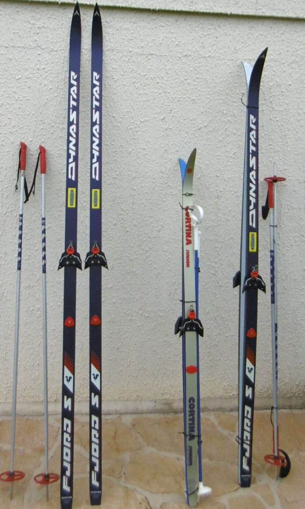 Anciens Skis de Fond DYNASTAR FJORD S &eacute;tat neuf avec b&acirc;tons Sports