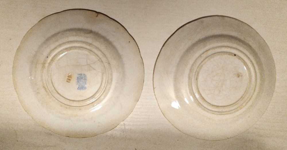Lot de 2 assiettes d&eacute;coratives satyriques Décoration