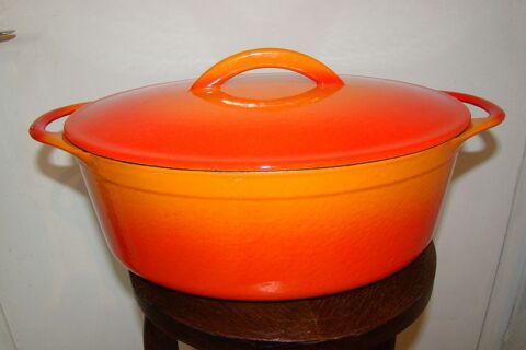 Cocotte ovale en fonte �maill�e vintage ann�es 1960 80 Gargenville (78)
