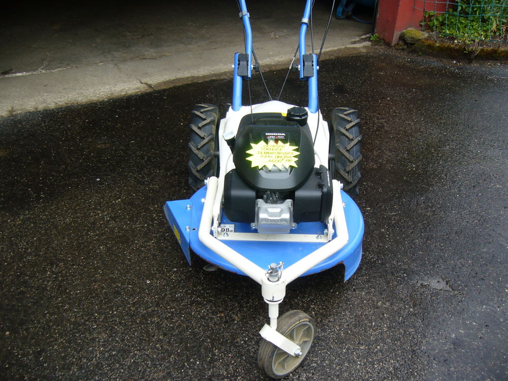 TONDEUSE DEBROUSSAILLEUSE ISEKI DB620H Jardin