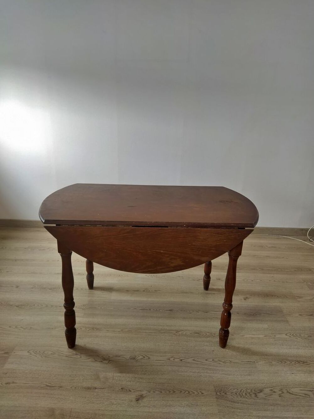 3 Chaises hautes en bois et paille ? bon &eacute;tat + Table ronde Meubles