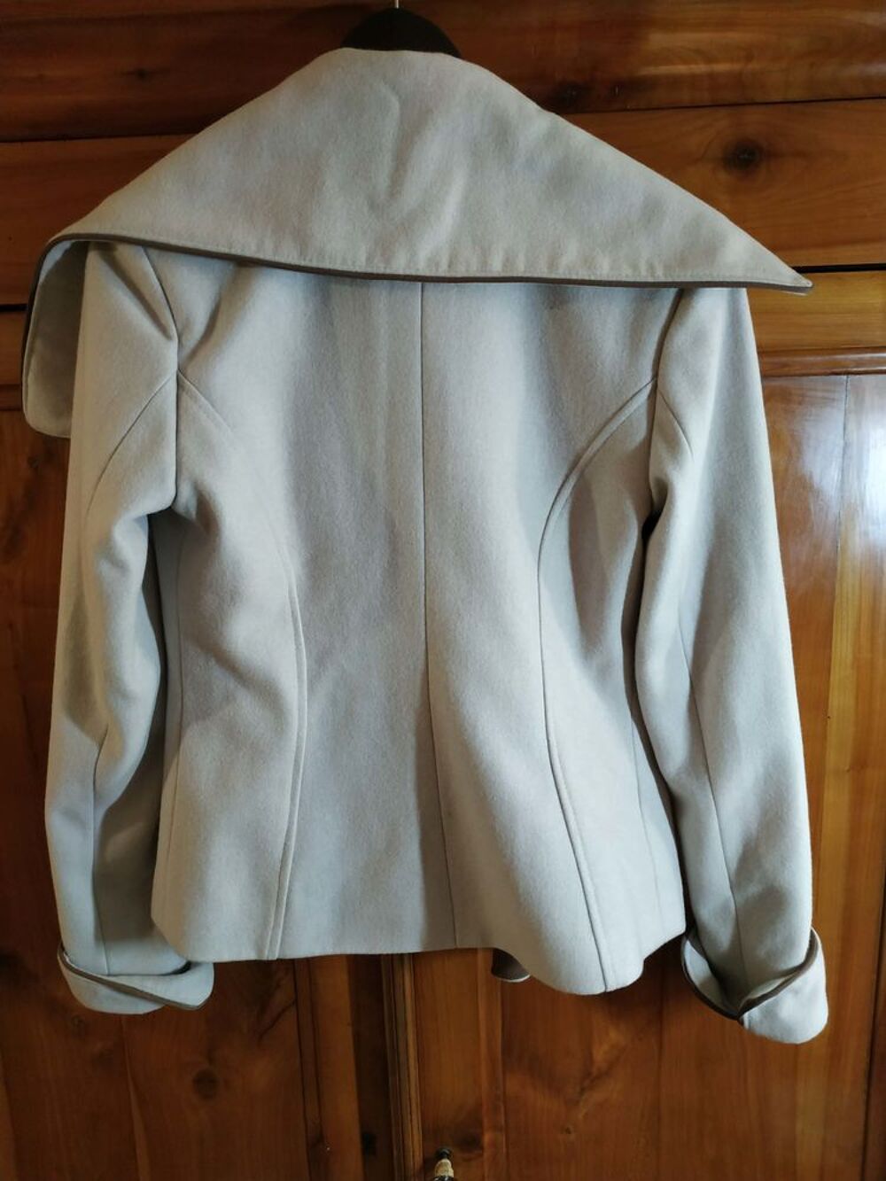 Veste laine blanche neuve, faite sur mesure Vêtements