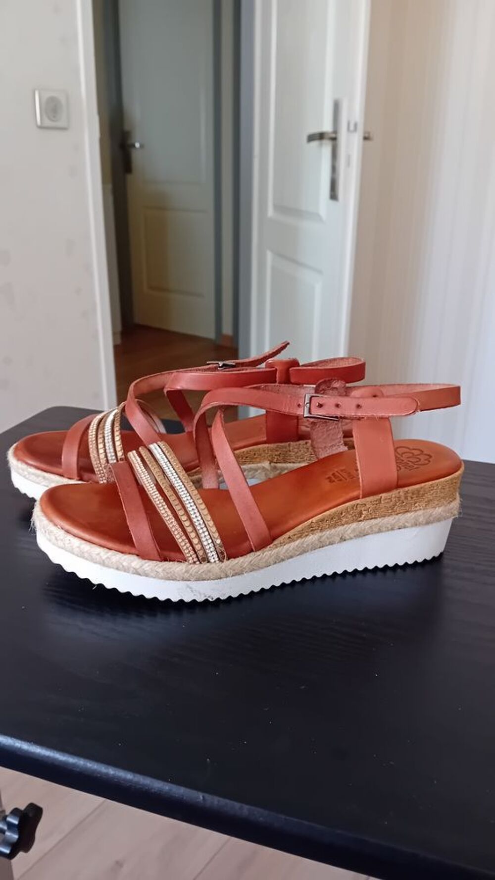 NU PIEDS COULEUR COGNAC MARQUE PORONETT TOUT CUIR Chaussures