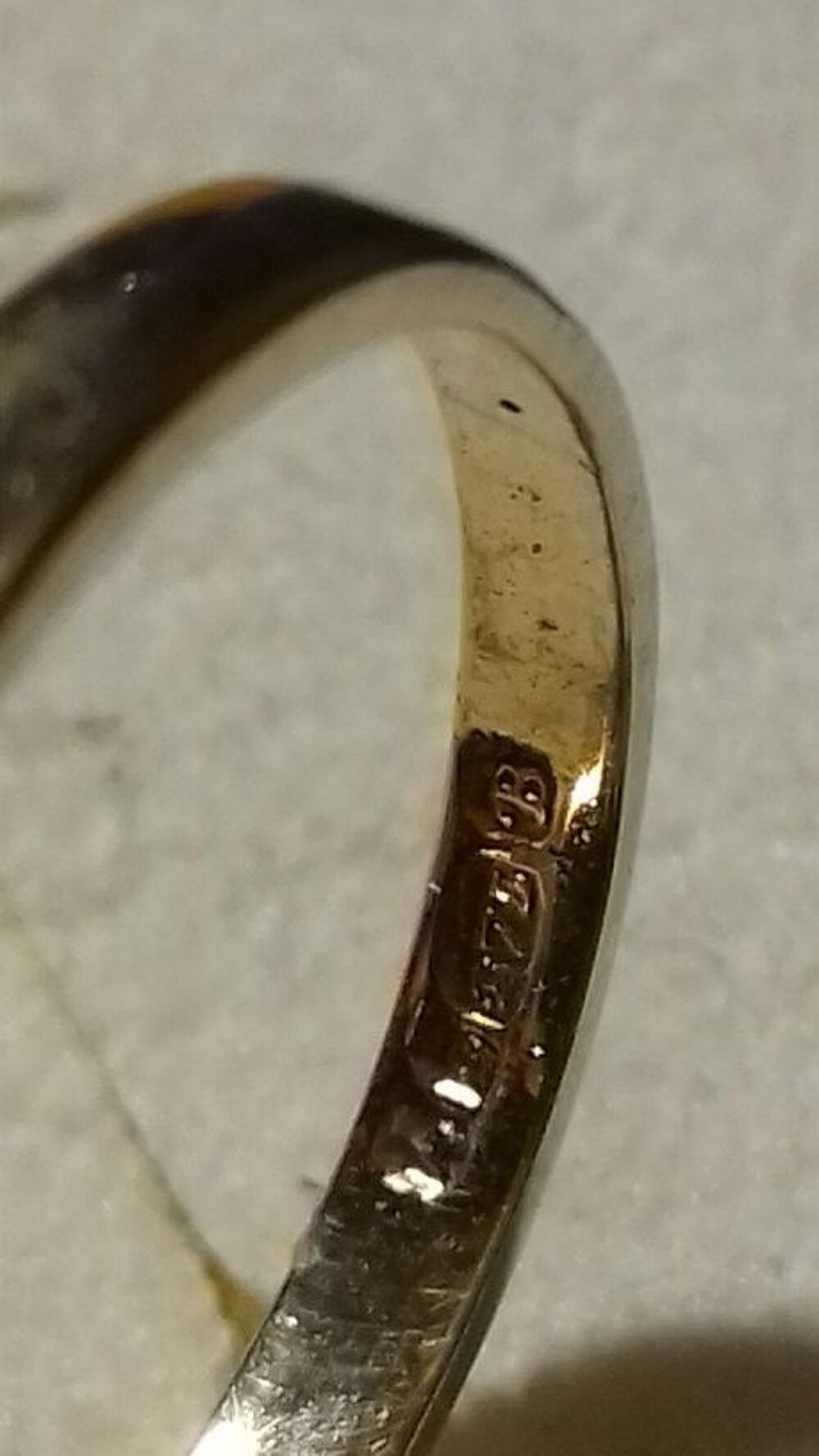Bague en or et grenats Bijoux et montres
