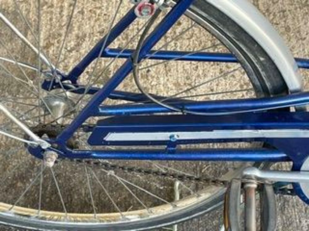 V&eacute;lo de ville bleu cadre bas Vélos