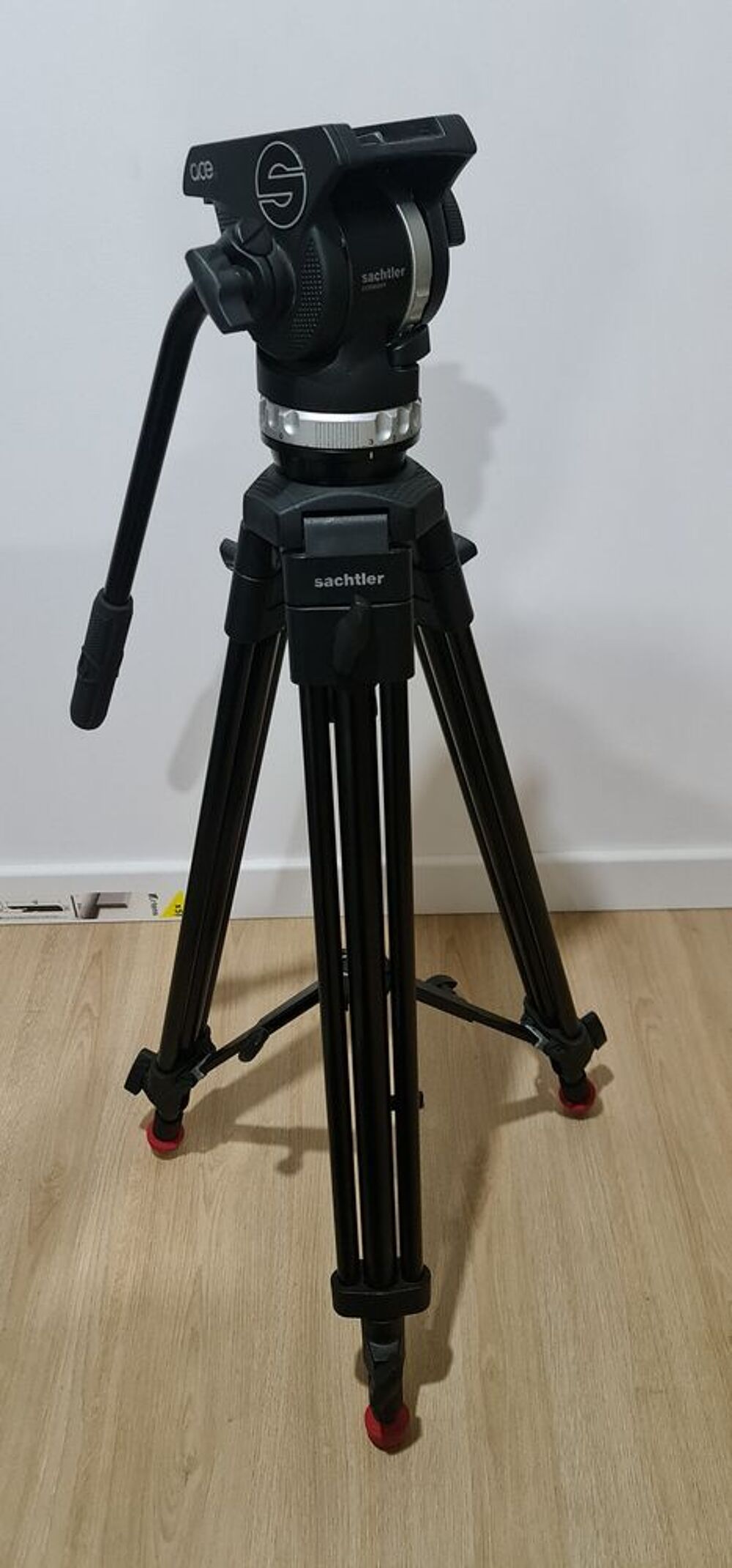 Tr&eacute;pied vid&eacute;o haut de gamme Sachtler Photos/Video/TV